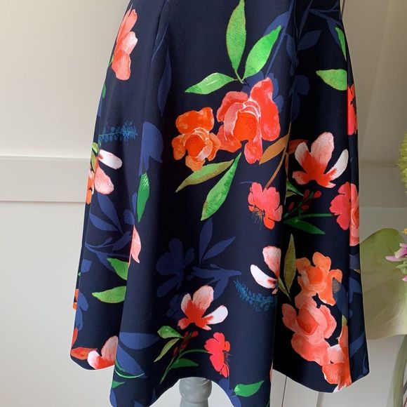 NEW DKNY fit and flare dress Size 4 US - Picture 4 of 10